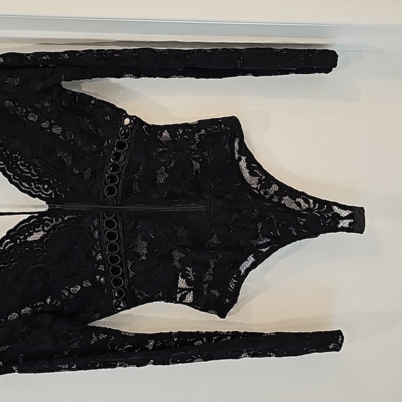 BANJUL Lace V neck bodysuit - Picture 11 of 11